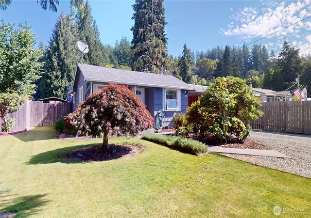 Photo 1 of Single family home for sale at 521 E Magnolia Ave, Burlington, WA 98233 | MLS# NWM2555282 | Listing updated on 2026-09-25