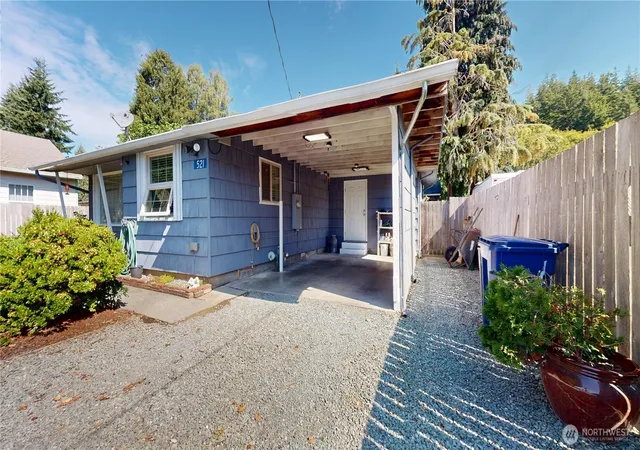 Photo 3 of Single family home for sale at 521 E Magnolia Ave, Burlington, WA 98233 | MLS# NWM2555282 | Listing updated on 2026-09-25