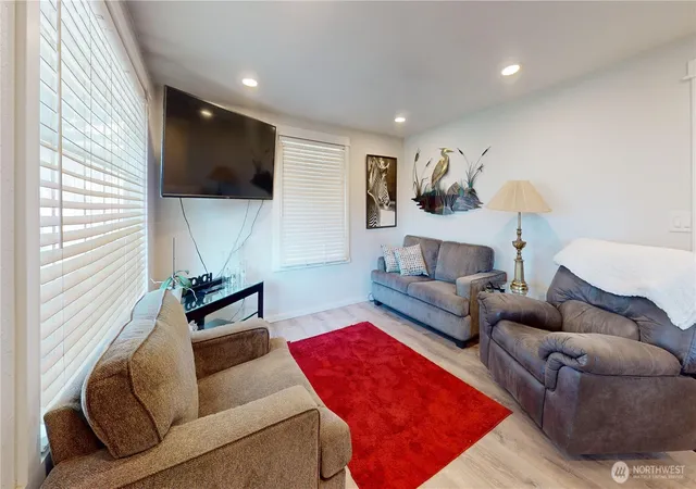 Photo 3 of Single family home for sale at 521 E Magnolia Ave, Burlington, WA 98233 | MLS# NWM2555282 | Listing updated on 2026-09-25