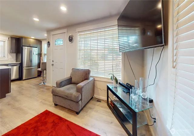 Photo 4 of Single family home for sale at 521 E Magnolia Ave, Burlington, WA 98233 | MLS# NWM2555282 | Listing updated on 2026-09-25