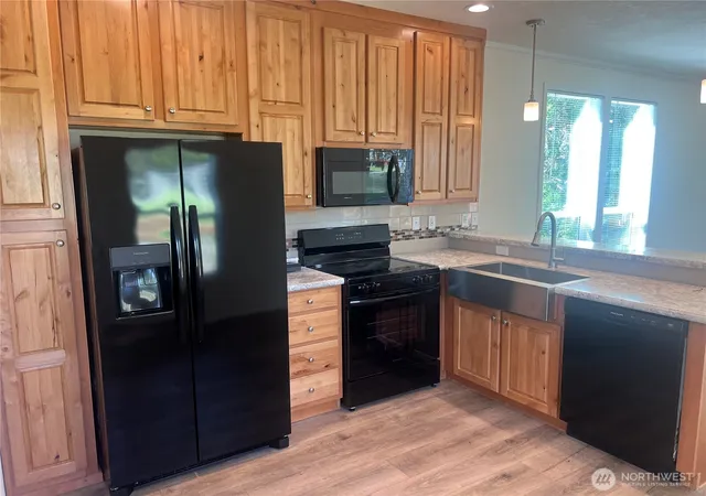 Photo 2 of Manufactured home for sale at 3371 Se Bielmeier Rd #91, Port Orchard, WA 98367 | MLS# NWM2555342 | Listing updated on 2026-09-22