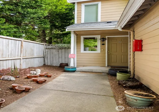 Photo 1 of Townhouse for sale at 1426 S 308th Lane, Federal Way, WA 98003 | MLS# NWM2555355 | Listing updated on 2026-09-22