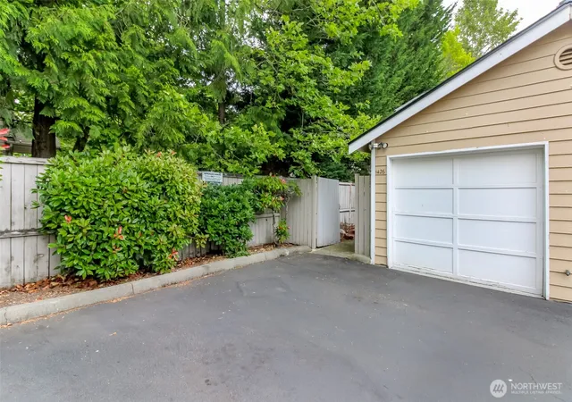 Photo 3 of Townhouse for sale at 1426 S 308th Lane, Federal Way, WA 98003 | MLS# NWM2555355 | Listing updated on 2026-09-22