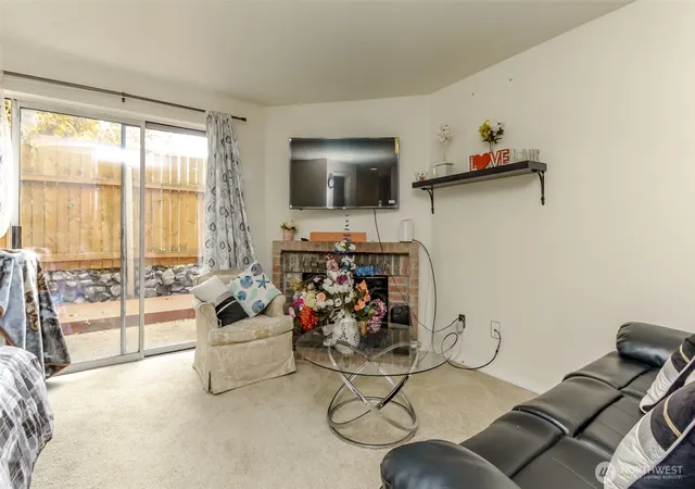 Photo 4 of Townhouse for sale at 1426 S 308th Lane, Federal Way, WA 98003 | MLS# NWM2555355 | Listing updated on 2026-09-22