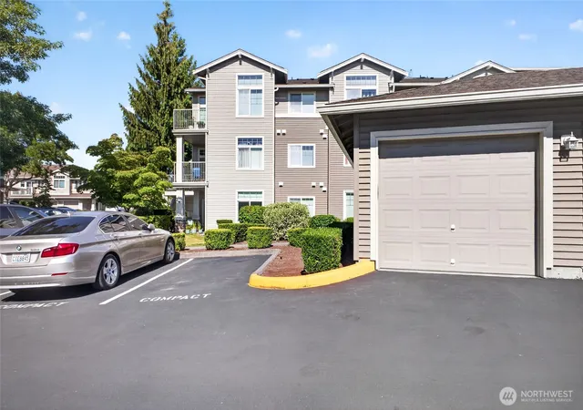 Photo 2 of Condo for sale at 6117 Isaac Ave Se #H-14, Auburn, WA 98092 | MLS# NWM2555364 | Listing updated on 2026-09-22