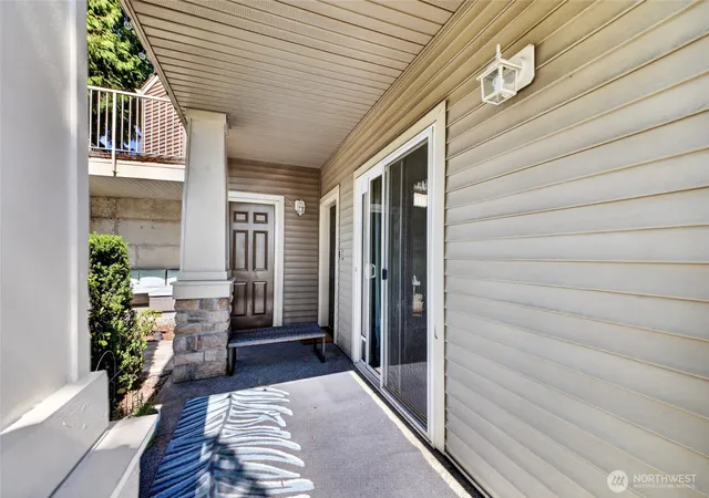 Photo 4 of Condo for sale at 6117 Isaac Ave SE #H-14, Auburn, WA 98092 | MLS# NWM2555364 | Listing updated on 2026-09-22