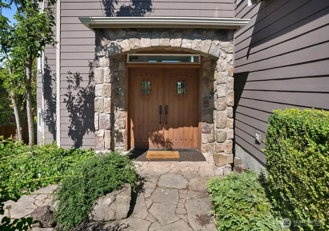 Photo 2 of Single family home for sale at 3021 70th Avenue Se, Mercer Island, WA 98040 | MLS# NWM2555370 | Listing updated on 2026-09-22