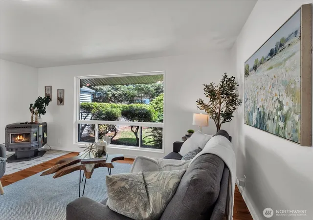 Photo 4 of Sale Pending at 4815 S 184th Street, Sea Tac, WA 98188 | MLS# NWM2555376 | Listing updated on 2026-09-25