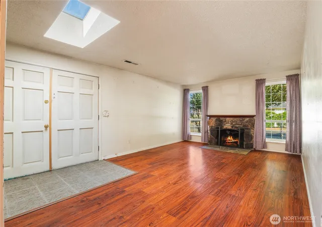 Photo 4 of Sale Pending at 17111 5th Avenue Ct E, Spanaway, WA 98387 | MLS# NWM2555377 | Listing updated on 2026-09-25