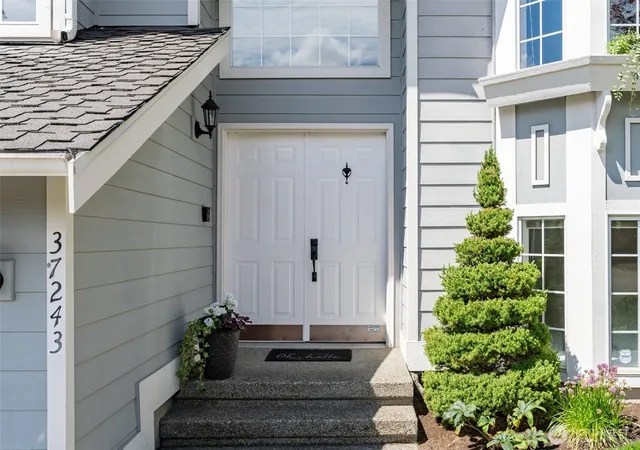 Photo 3 of Sale Pending at 37243 20th Avenue S, Federal Way, WA 98003 | MLS# NWM2555415 | Listing updated on 2026-09-25