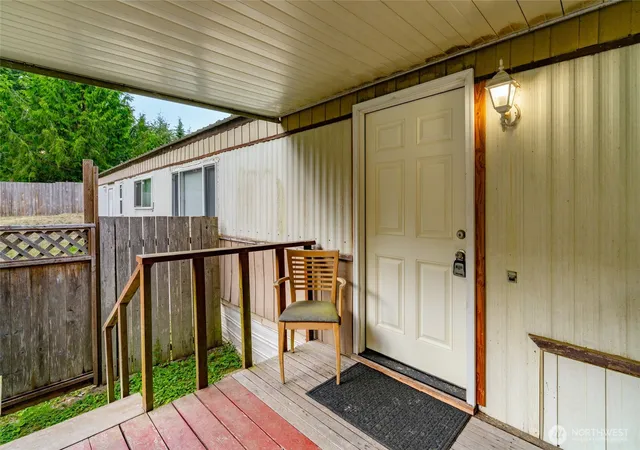 Photo 4 of Manufactured home for sale at 590 Ocean View Dr, Oak Harbor, WA 98277 | MLS# NWM2555430 | Listing updated on 2026-09-22