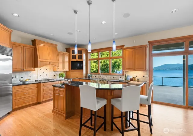 Photo 4 of Single family home for sale at 454 W Lake Sammamish Pkwy NE, Bellevue, WA 98008 | MLS# NWM2555449 | Listing updated on 2026-09-25