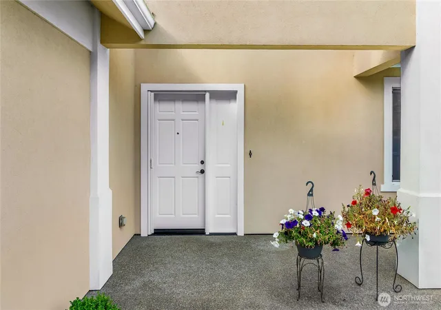 Photo 4 of Single family home for sale at 6833 Fairway Ln SE, Olympia, WA 98501 | MLS# NWM2555460 | Listing updated on 2026-09-22