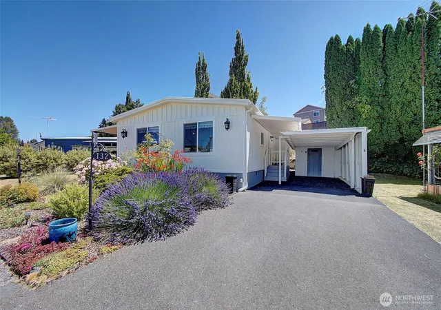 Photo 2 of Manufactured home for sale at 1709 Northeast 78th St #132, Vancouver, WA 98665 | MLS# NWM2555493 | Listing updated on 2026-09-22