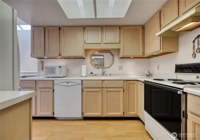 Photo 3 of Townhouse for sale at 1728 Edwards Dr #15, Point Roberts, WA 98281 | MLS# NWM2555512 | Listing updated on 2026-09-22