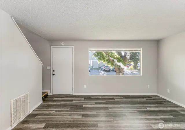 Photo 3 of Townhouse for sale at 6721 W Kennewick Ave, Kennewick, WA 99336 | MLS# NWM2555513 | Listing updated on 2026-09-22