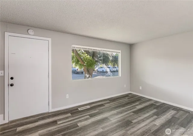 Photo 4 of Townhouse for sale at 6721 W Kennewick Ave, Kennewick, WA 99336 | MLS# NWM2555513 | Listing updated on 2026-09-22