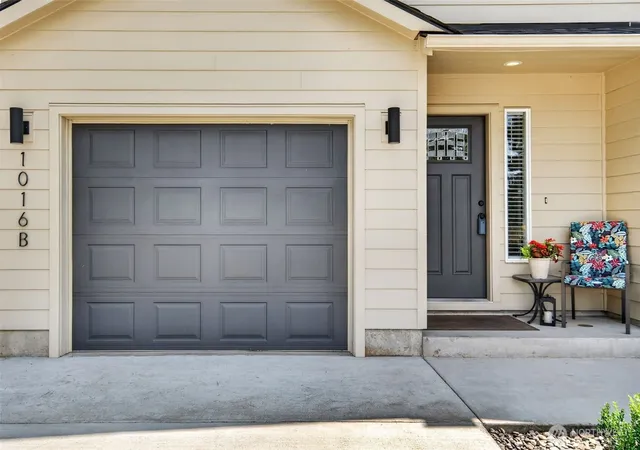 Photo 2 of Multi family home for sale at 1016 Peach St, Winlock, WA 98596 | MLS# NWM2555516 | Listing updated on 2026-09-22