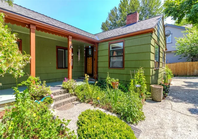 Photo 1 of Single family home for sale at 10082 Des Moines Memorial Dr S, Seattle, WA 98168 | MLS# NWM2555560 | Listing updated on 2026-09-23