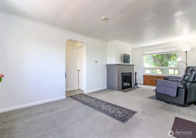 Photo 3 of Single family home for sale at 10082 Des Moines Memorial Dr S, Seattle, WA 98168 | MLS# NWM2555560 | Listing updated on 2026-09-23