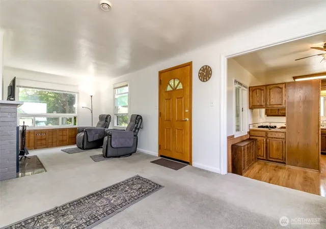 Photo 4 of Single family home for sale at 10082 Des Moines Memorial Dr S, Seattle, WA 98168 | MLS# NWM2555560 | Listing updated on 2026-09-23