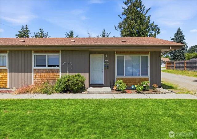 Photo 3 of Multi family home for sale at 8303 John Dower Rd SW, Lakewood, WA 98499 | MLS# NWM2555633 | Listing updated on 2026-09-22