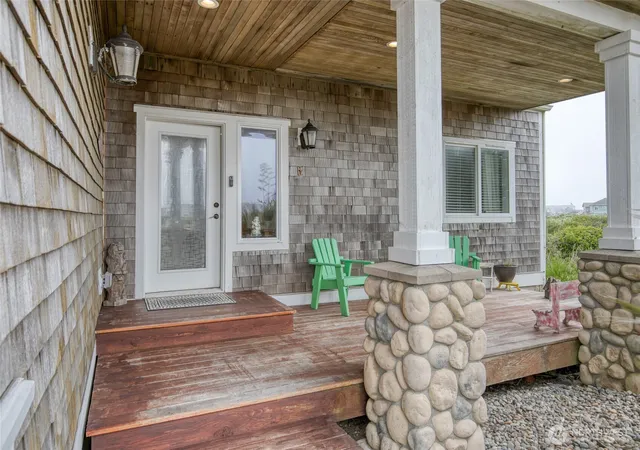Photo 2 of Single family home for sale at 470 W Wind St, Ocean Shores, WA 98569 | MLS# NWM2555656 | Listing updated on 2026-09-21