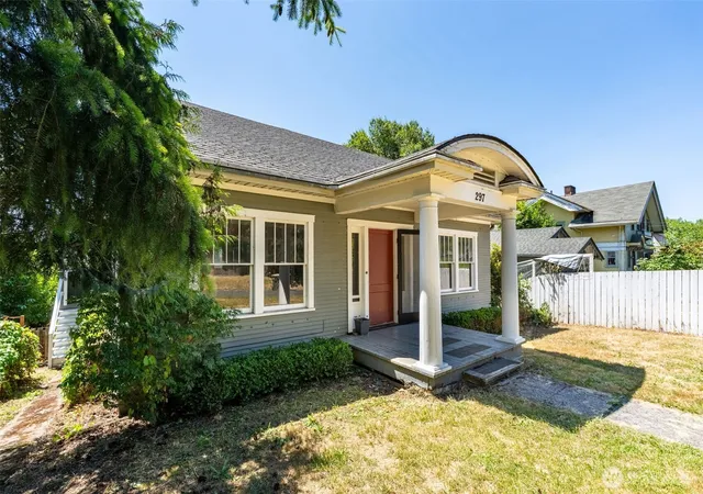 Photo 3 of Single family home for sale at 297 NE Washington Ave, Chehalis, WA 98532 | MLS# NWM2555684 | Listing updated on 2026-09-22