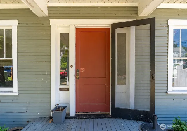 Photo 4 of Single family home for sale at 297 NE Washington Ave, Chehalis, WA 98532 | MLS# NWM2555684 | Listing updated on 2026-09-22