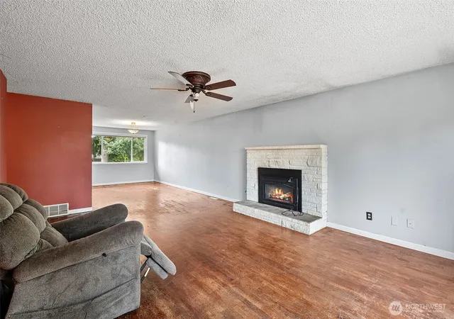 Photo 2 of Single family home for sale at 1805 N Vassault St, Tacoma, WA 98406 | MLS# NWM2555706 | Listing updated on 2026-09-23