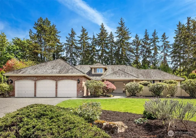 Photo 1 of Single family home for sale at 8531 Hunts Point Ln, Hunts Point, WA 98004 | MLS# NWM2555728 | Listing updated on 2026-09-22