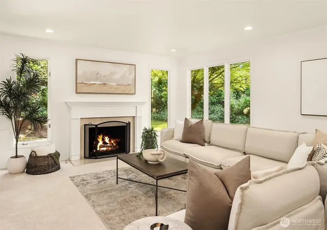 Photo 2 of Single family home for sale at 8531 Hunts Point Ln, Hunts Point, WA 98004 | MLS# NWM2555728 | Listing updated on 2026-09-22