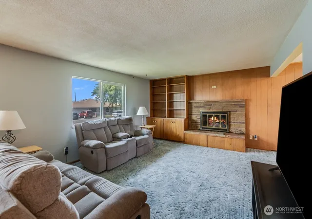 Photo 2 of Single family home for sale at 4012 W Deschutes Ave, Kennewick, WA 99336 | MLS# NWM2555753 | Listing updated on 2026-09-29