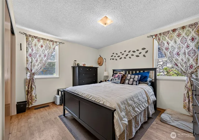 Photo 4 of Single family home for sale at 9219 26th Avenue SW, Seattle, WA 98106 | MLS# NWM2555849 | Listing updated on 2026-10-01