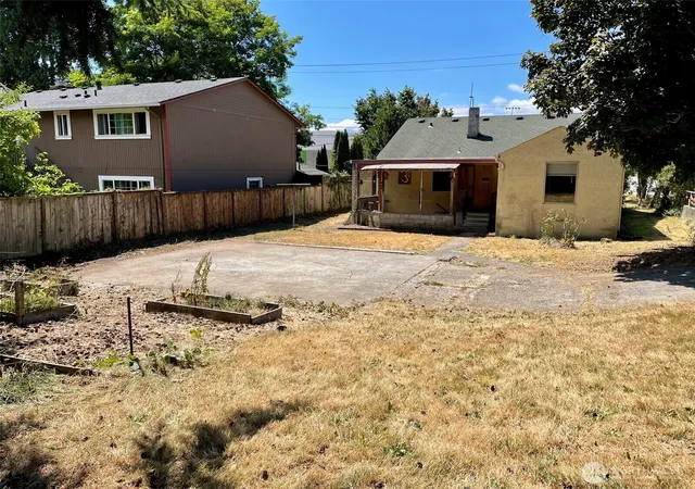 Photo 3 of Sale Pending at 9058 Wallingford Ave N, Seattle, WA 98103 | MLS# NWM2555910 | Listing updated on 2026-09-25
