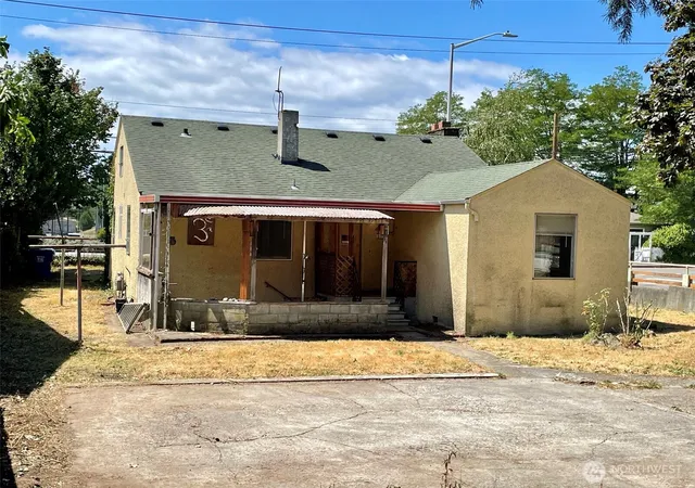 Photo 4 of Sale Pending at 9058 Wallingford Ave N, Seattle, WA 98103 | MLS# NWM2555910 | Listing updated on 2026-09-25