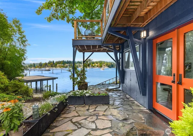 Photo 2 of Sale Pending at 5854 Packard Ln Ne, Bainbridge Island, WA 98110 | MLS# NWM2555924 | Listing updated on 2026-09-25