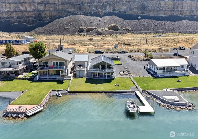 Photo 1 of Single family home for sale at 32014 Lakeview Rd Ne, Coulee City, WA 99115 | MLS# NWM2555933 | Listing updated on 2026-09-22