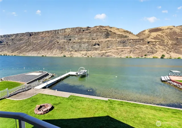 Photo 2 of Single family home for sale at 32014 Lakeview Rd Ne, Coulee City, WA 99115 | MLS# NWM2555933 | Listing updated on 2026-09-22