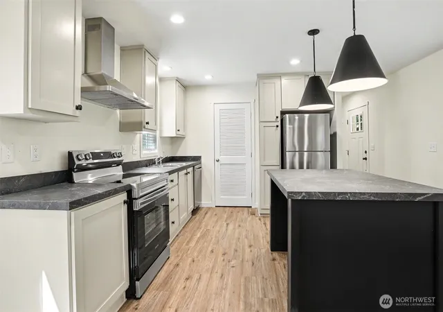 Photo 1 of Manufactured home for sale at 28454 168th Avenue Se #40, Kent, WA 98042 | MLS# NWM2555938 | Listing updated on 2026-09-22