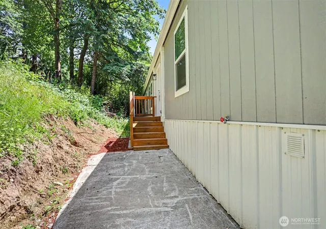 Photo 3 of Manufactured home for sale at 28454 168th Avenue Se #40, Kent, WA 98042 | MLS# NWM2555938 | Listing updated on 2026-09-22