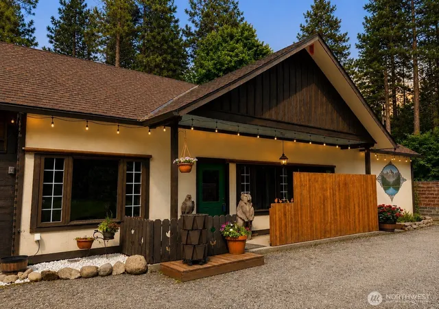 Photo 2 of Single family home for sale at 11550 Us Hwy 2, Leavenworth, WA 98826 | MLS# NWM2555961 | Listing updated on 2026-10-16