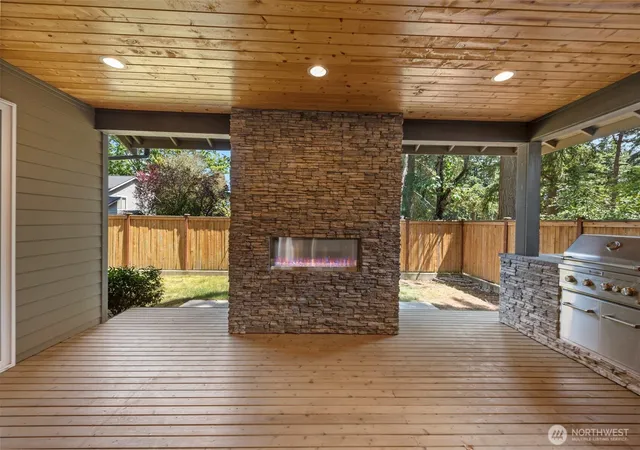 Photo 4 of Single family home for sale at 15204 Greenwood Ave N, Shoreline, WA 98133 | MLS# NWM2555994 | Listing updated on 2026-09-26