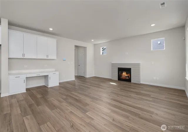 Photo 4 of Single family home for sale at 3943 Flt Top Dr, Bremerton, WA 98312 | MLS# NWM2555998 | Listing updated on 2026-09-27