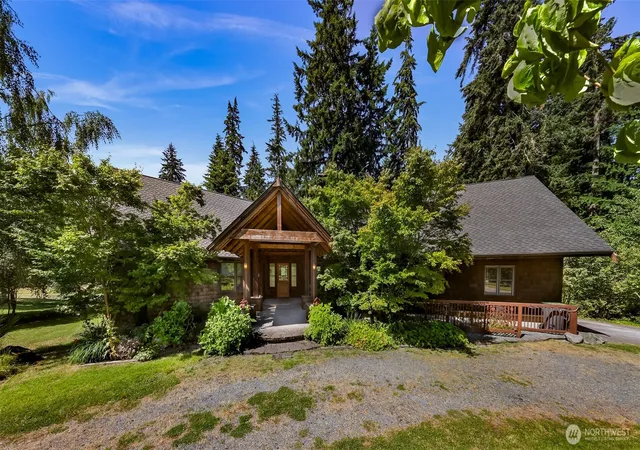 Photo 1 of Single family home for sale at 6701 Holst Rd, Clinton, WA 98236 | MLS# NWM2556003 | Listing updated on 2026-09-22