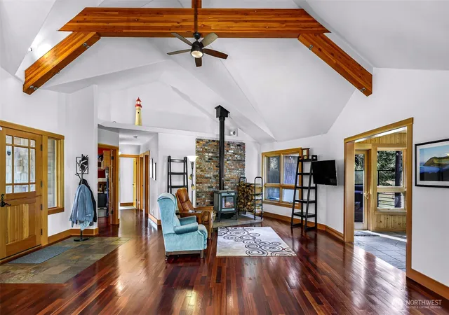 Photo 4 of Single family home for sale at 6701 Holst Rd, Clinton, WA 98236 | MLS# NWM2556003 | Listing updated on 2026-09-22