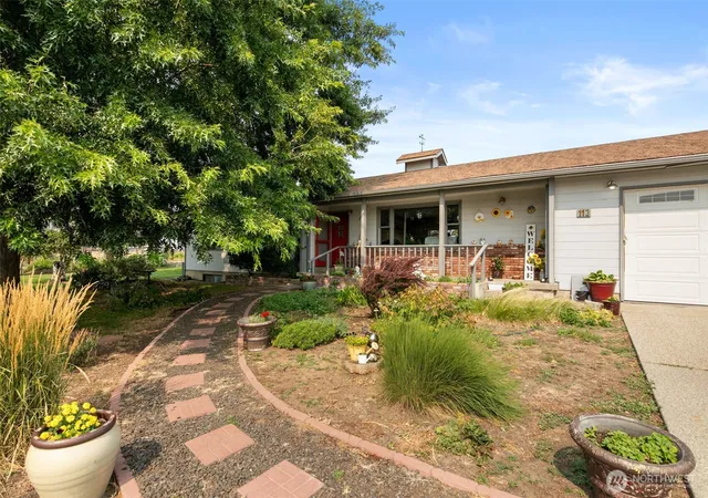 Photo 1 of Single family home for sale at 113 N Nile Ave, East Wenatchee, WA 98802 | MLS# NWM2556081 | Listing updated on 2026-09-18
