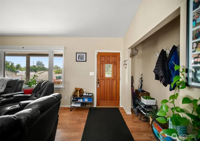 Photo 3 of Single family home for sale at 113 N Nile Ave, East Wenatchee, WA 98802 | MLS# NWM2556081 | Listing updated on 2026-09-18