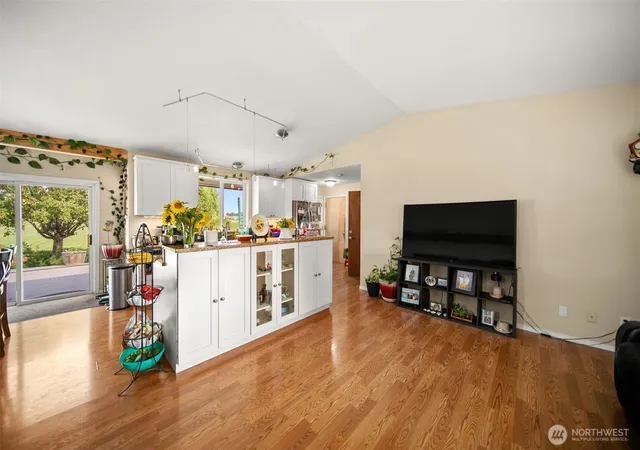 Photo 4 of Single family home for sale at 113 N Nile Ave, East Wenatchee, WA 98802 | MLS# NWM2556081 | Listing updated on 2026-09-18