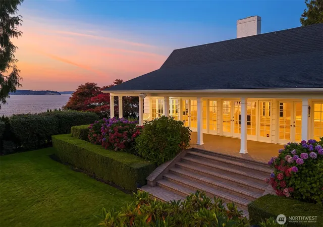 Photo 1 of Mansion for sale at 3727 Shore Ave, Everett, WA 98203 | MLS# NWM2556097 | Listing updated on 2026-09-22